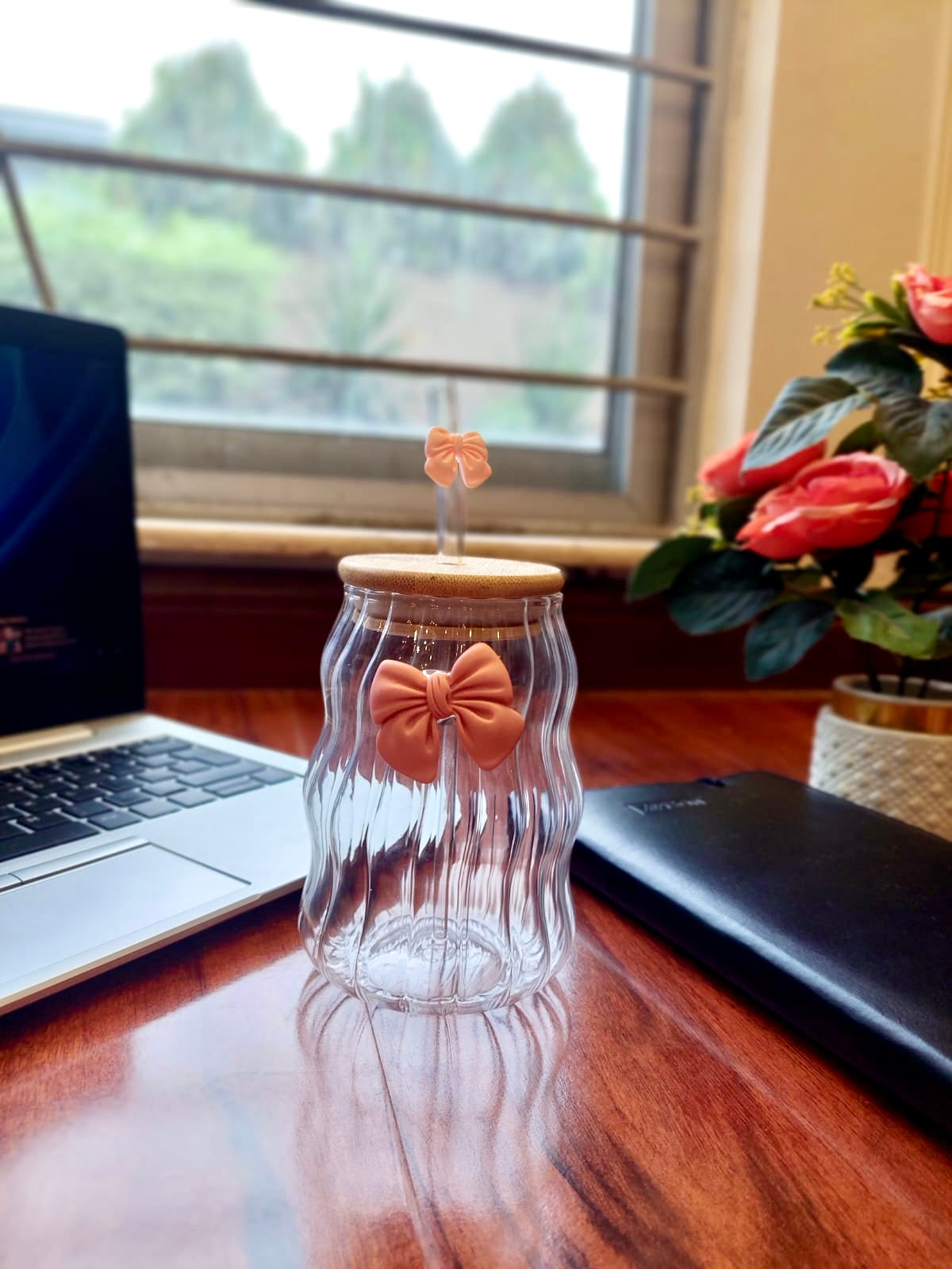Wavy glass cup with lid and bow
