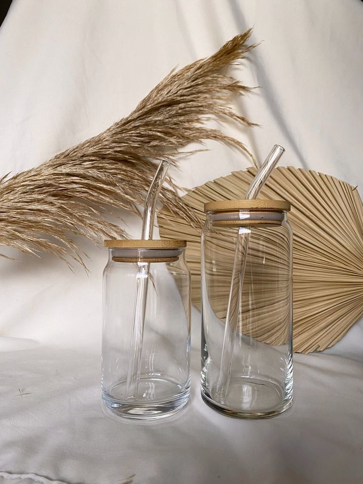 plain round glass with lid and straw