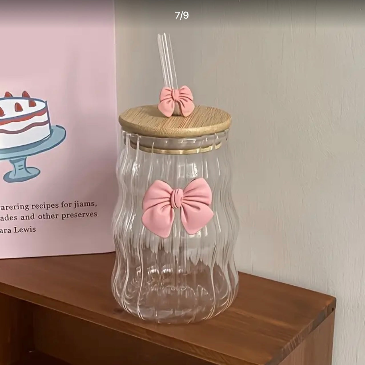 Wavy glass cup with lid and bow