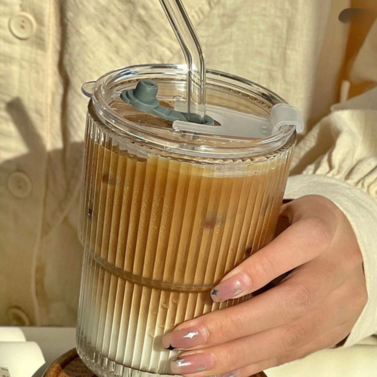 Double-walled glass coffee cups with lids