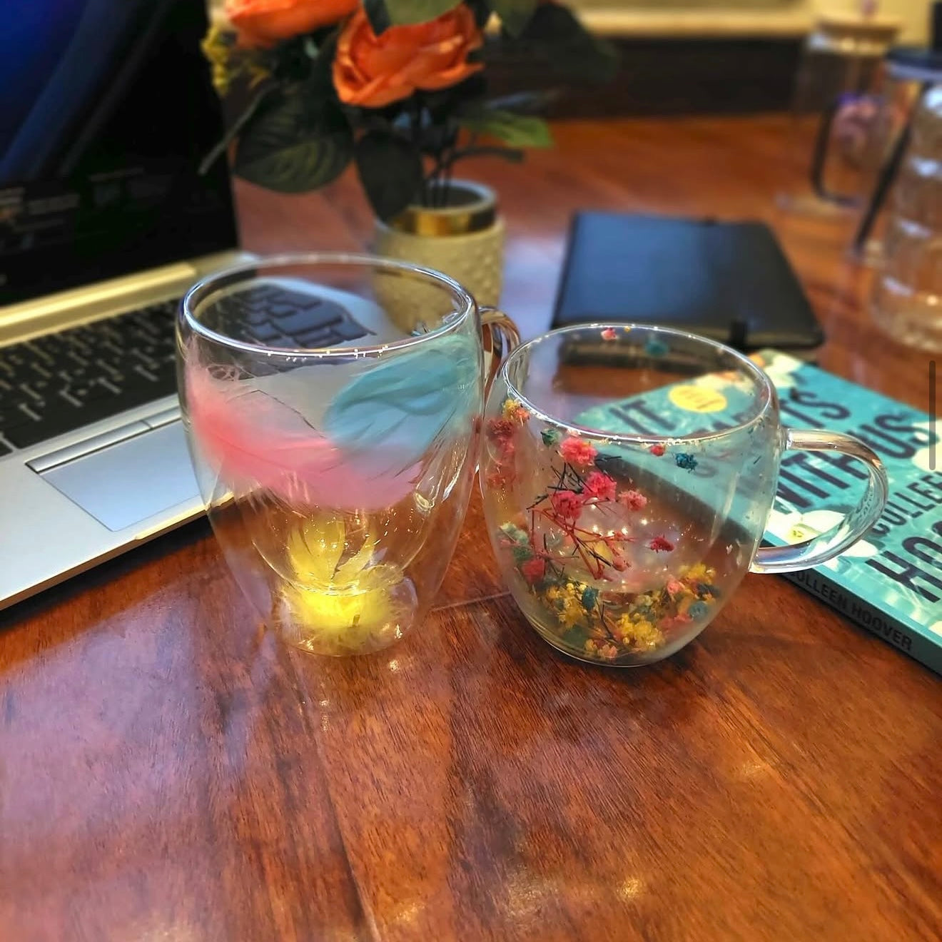 Double Wall Glass Mug with Dry Flowers