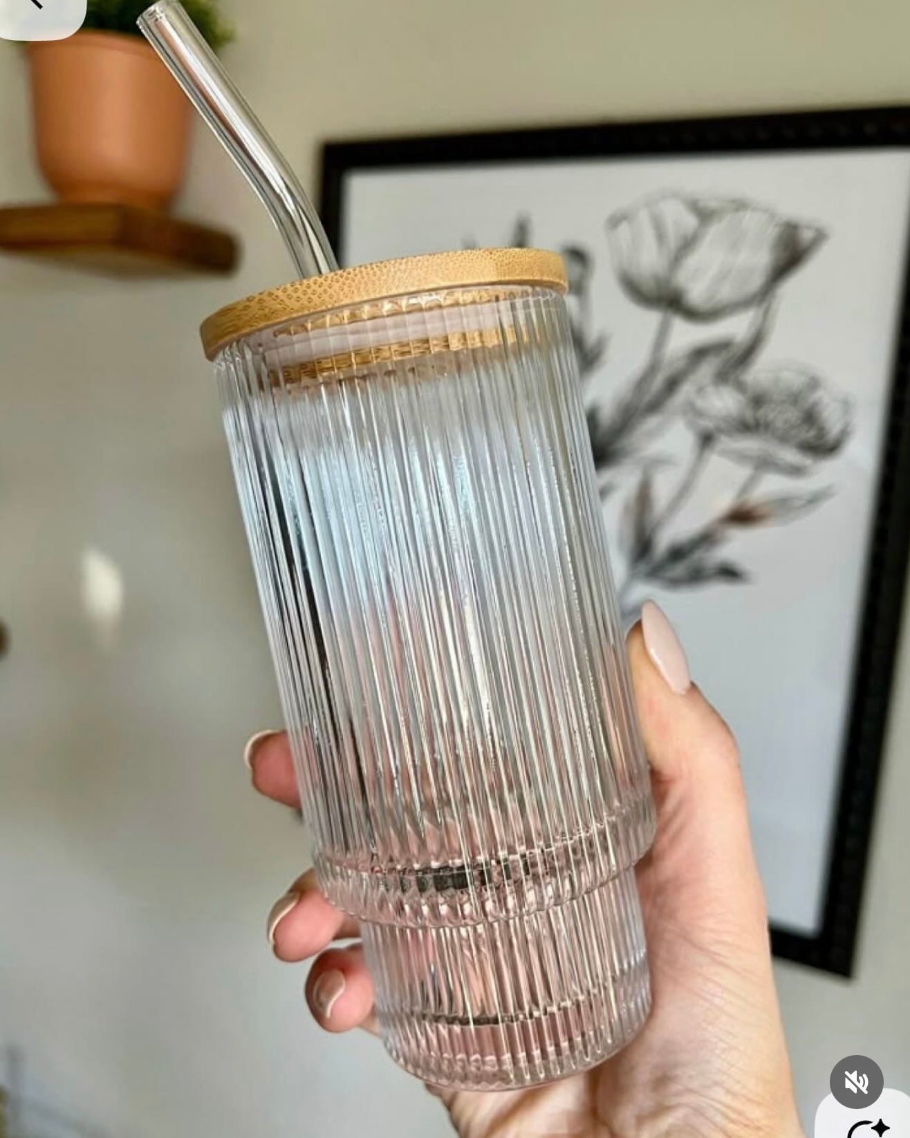 Ribbed Glass Tumbler with Handle, Straw & Bamboo Lid – 620ml