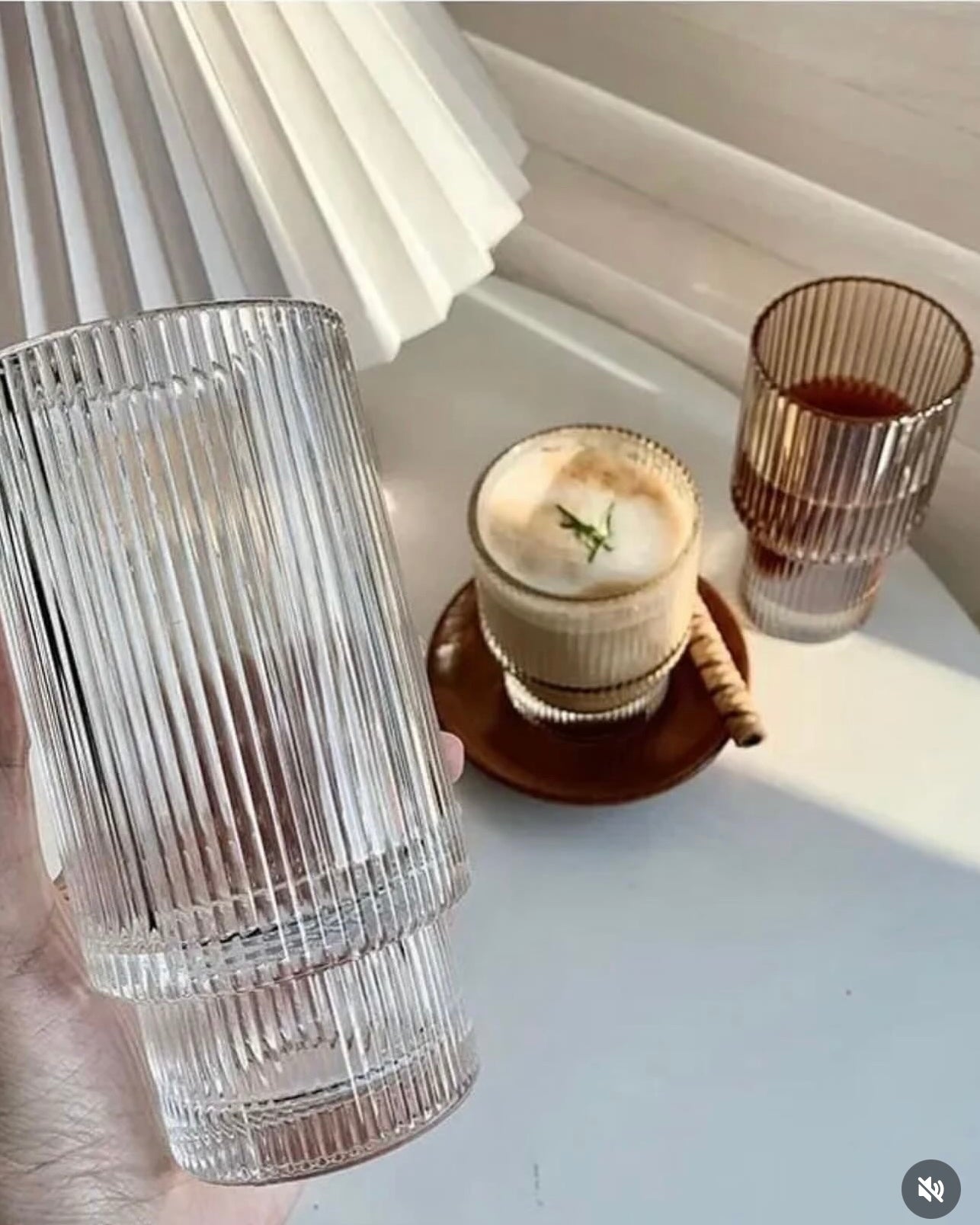 Ribbed Glass Tumbler with Handle, Straw & Bamboo Lid – 620ml