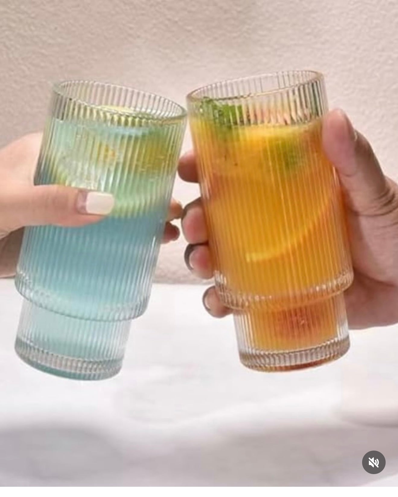 Ribbed Glass Tumbler with Handle, Straw & Bamboo Lid – 620ml