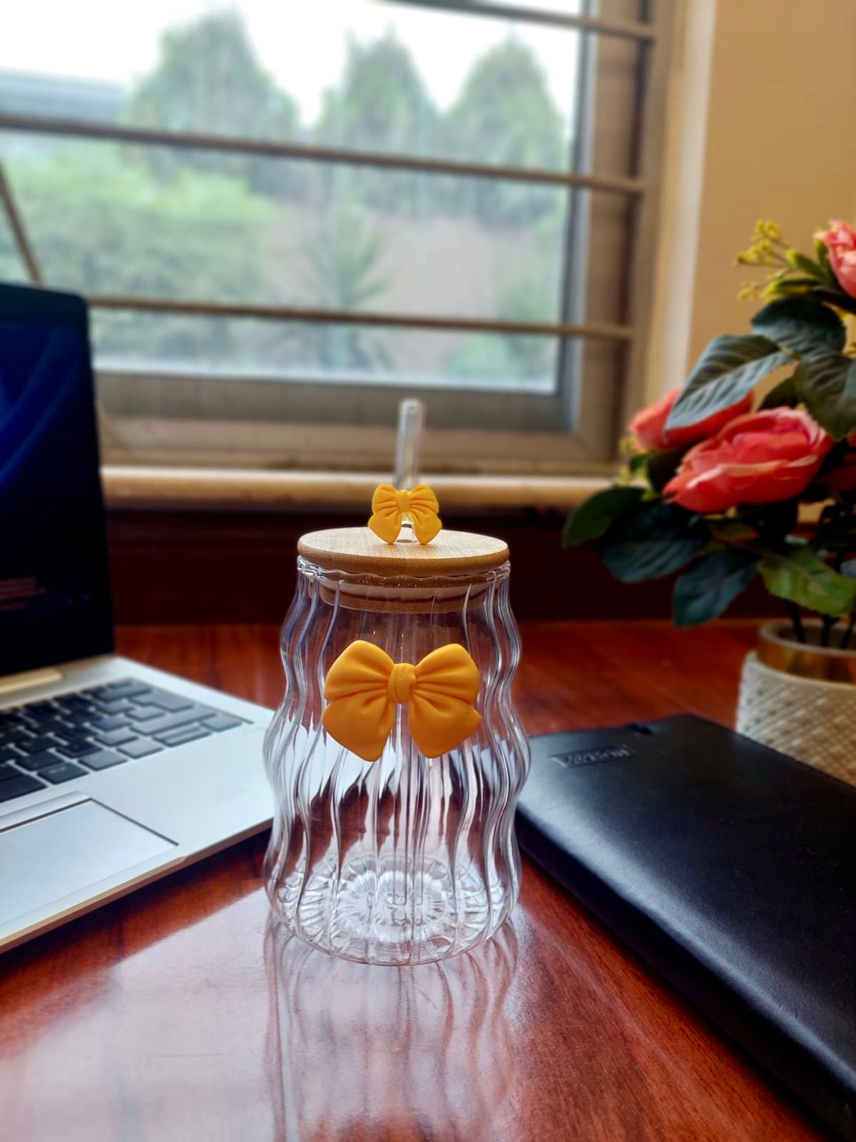 Wavy glass cup with lid and bow