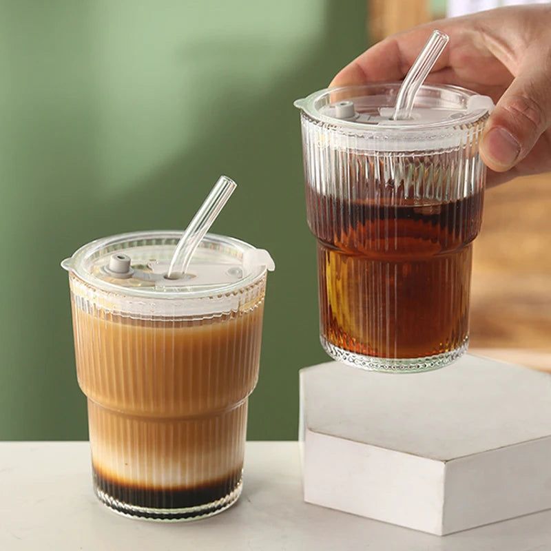 Double-walled glass coffee cups with lids