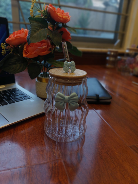 Wavy glass cup with lid and bow